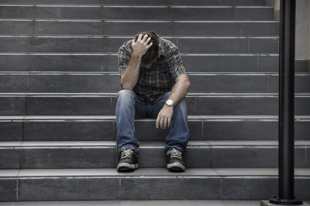 Osoba odczuwająca objawy depresji — telekonsultacja z psychiatrą online w aplikacji Telemedi